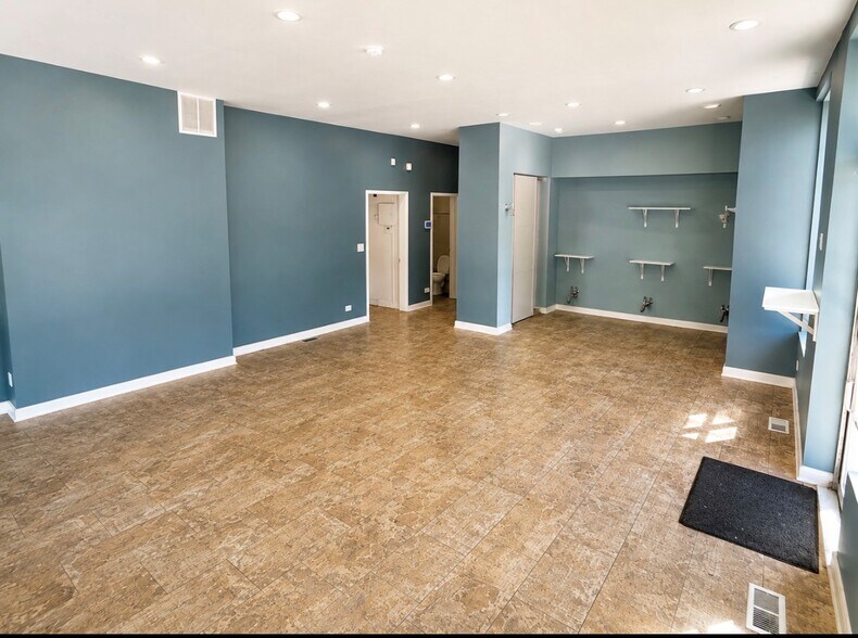 More Photos Of 2815-2825 N Southport Ave, Chicago Storefront Retail Residential For Lease