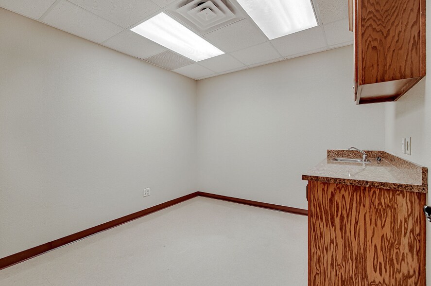 More Photos Of 2107 Fort Worth Hwy, Weatherford Medical For Lease