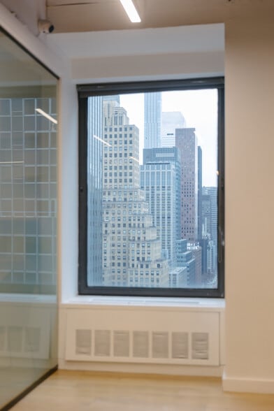 More Photos Of 633 Third Ave, New York Office For Sale