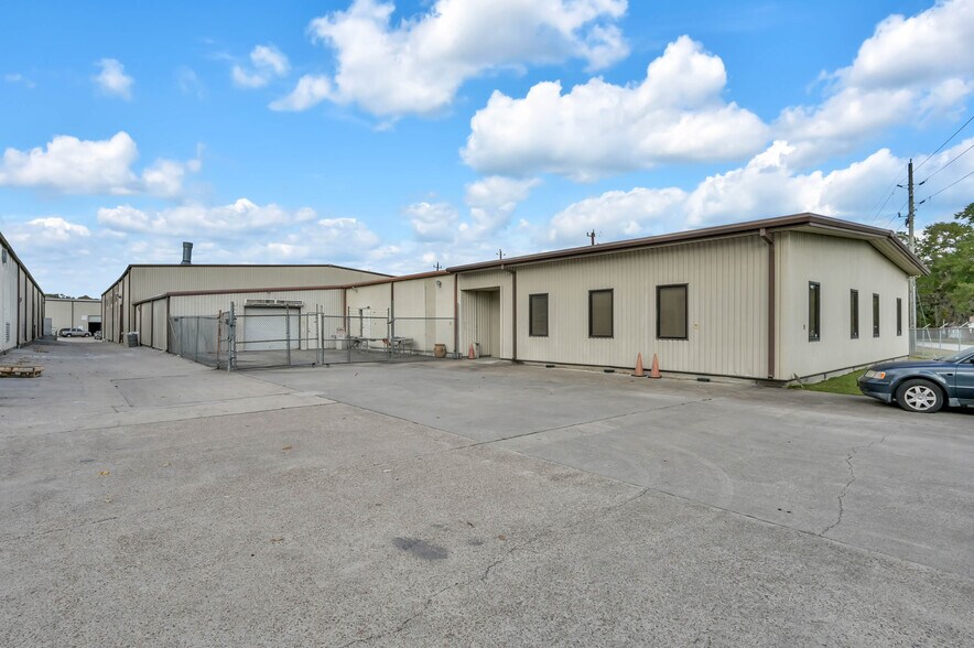 More Photos Of 1720 FM 1960 Rd E, Houston Warehouse For Sale