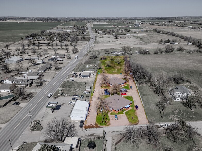 More Photos Of 210 NW North St, Minco Apartments For Sale