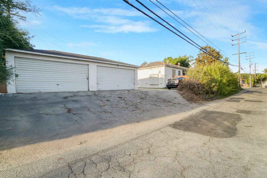 More Photos Of 2626 26th St, Santa Monica Apartments For Sale