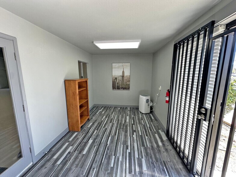 More Photos Of 343-345 W 9th St, Santa Rosa Warehouse For Sale