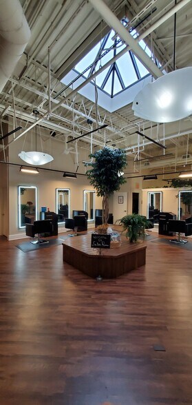 More Photos Of 90-124 W Northwest Hwy, Palatine Unknown For Lease