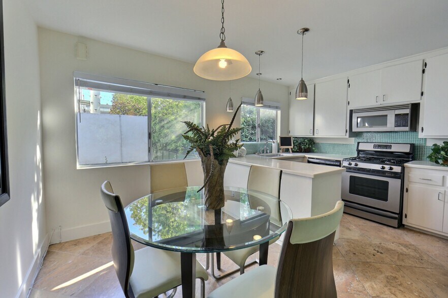 More Photos Of 534 Broadway St, Venice Apartments For Sale