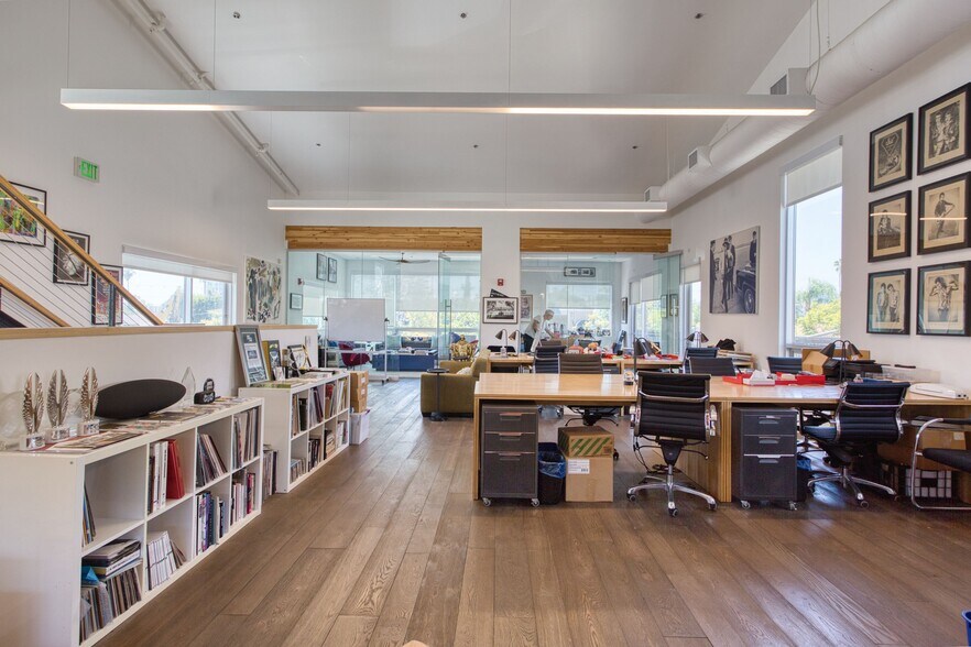 More Photos Of 542 N Larchmont Blvd, Los Angeles Office For Sale