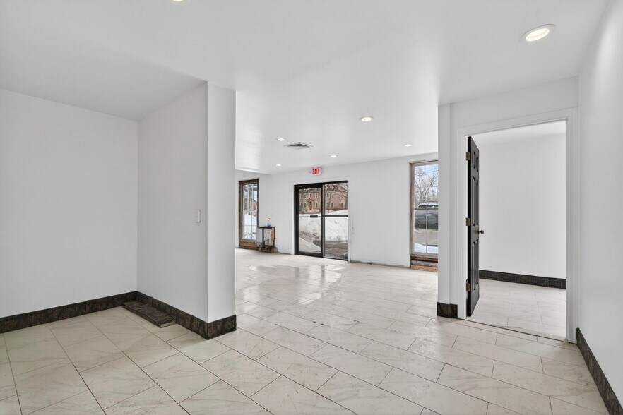 More Photos Of 890 Lafayette Rd, Seabrook Freestanding For Lease