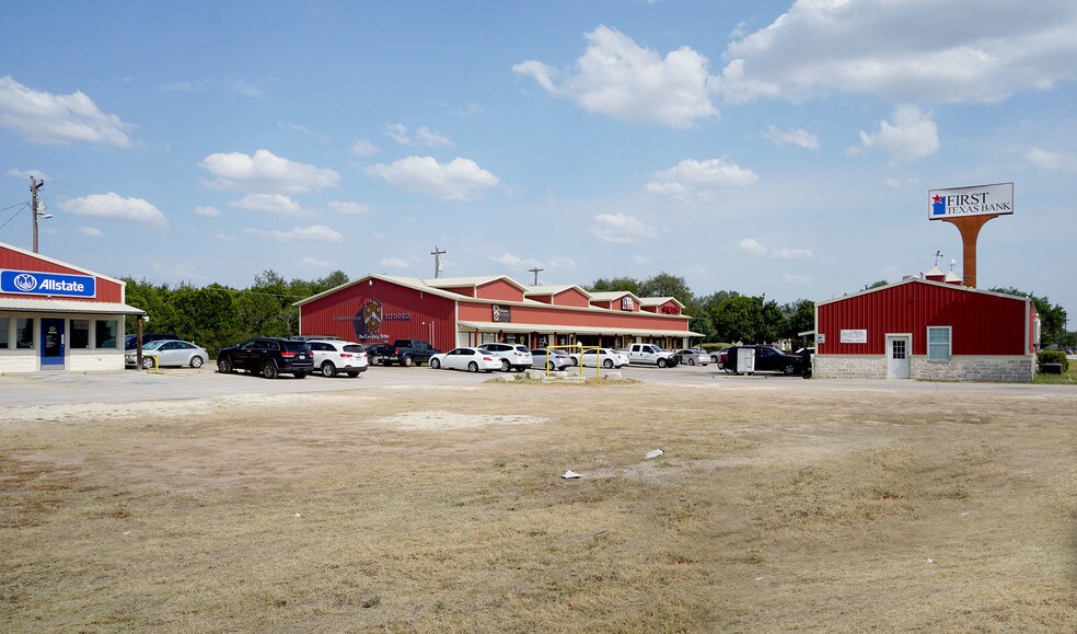 More Photos Of 719 US 183, Liberty Hill Freestanding For Lease