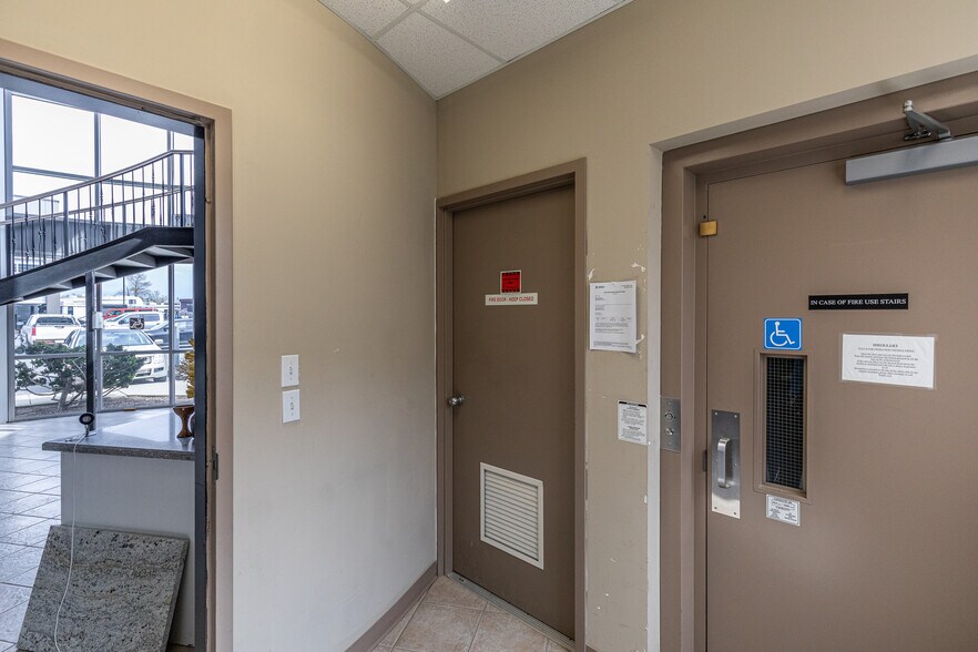 More Photos Of 30781 Simpson Rd, Abbotsford Warehouse For Lease