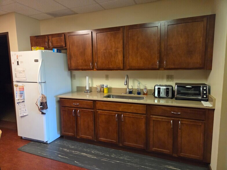 More Photos Of 575 Main St, Middletown Medical For Sale