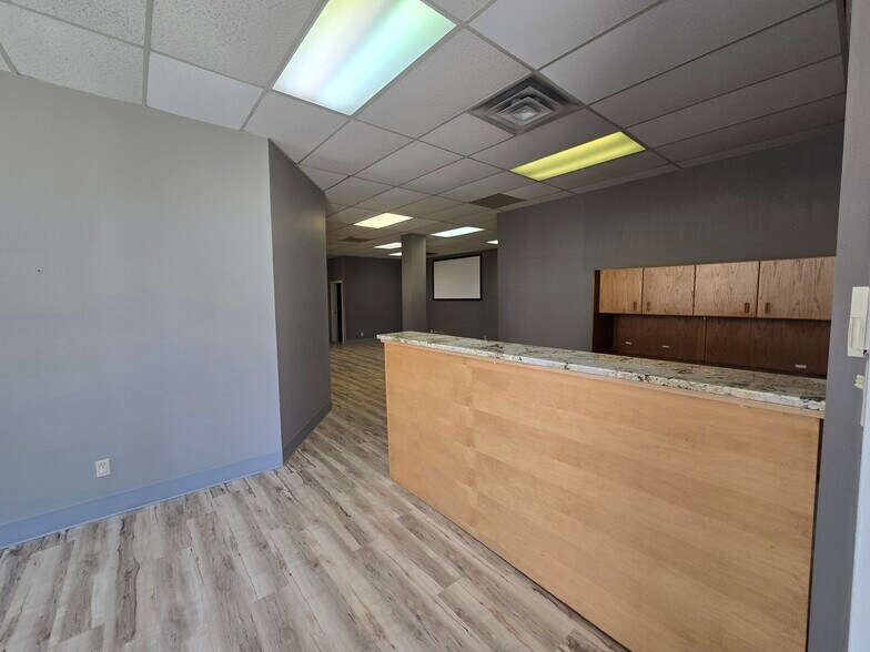 More Photos Of 5580 45 St, Red Deer General Retail For Lease
