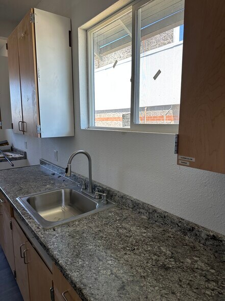 More Photos Of 353 SE Baseline St, Hillsboro General Retail For Sale