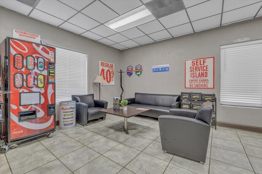 More Photos Of 1474 Peters Creek Rd NW, Roanoke Auto Repair For Sale