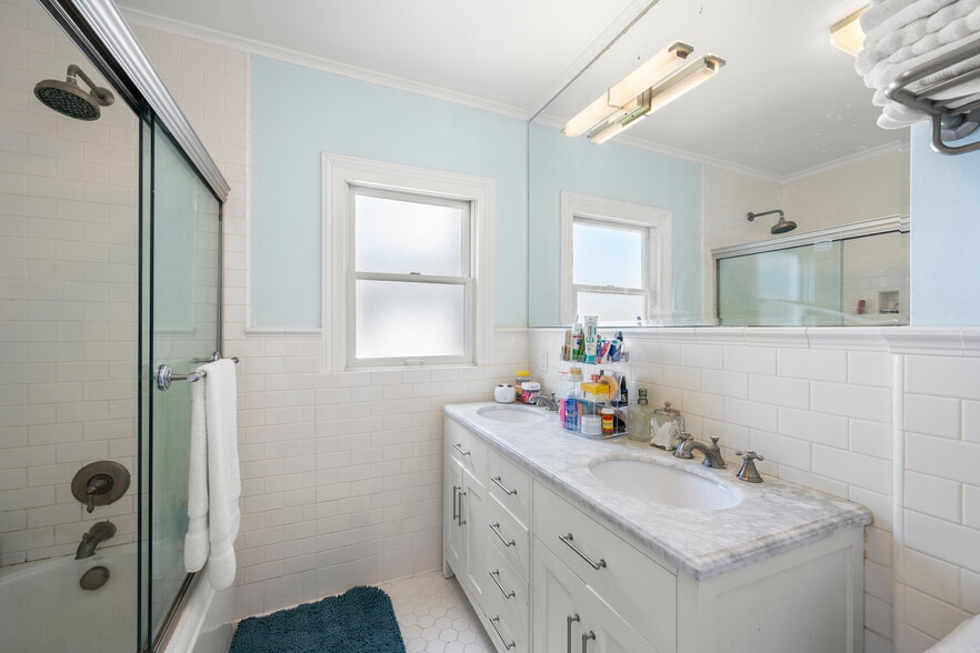 More Photos Of 112-20 E Redwood St, San Diego Apartments For Sale