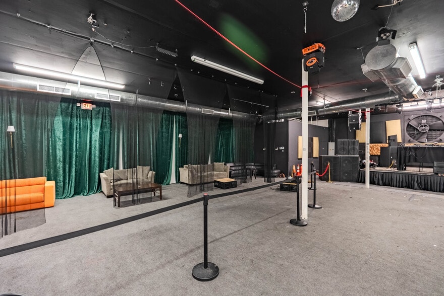 More Photos Of 702 NW 5th Ave, Miami Flex For Lease