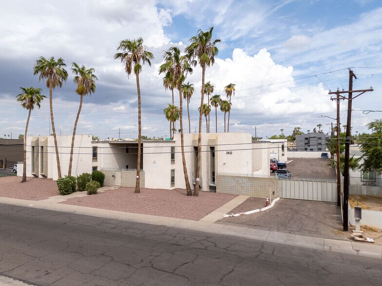 More Photos Of 2432 W Turney Ave, Phoenix Shelter For Sale