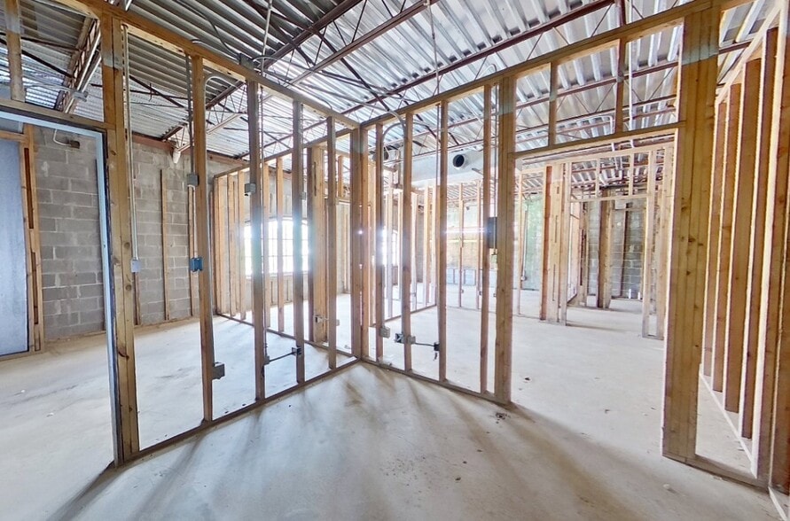 More Photos Of 610 N Navy Blvd, Pensacola Freestanding For Lease