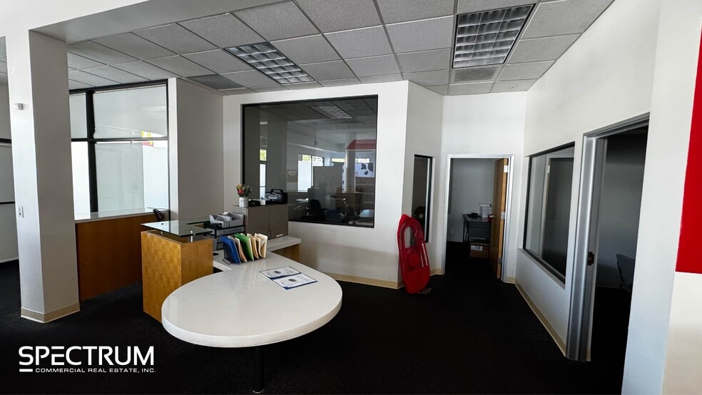 More Photos Of 17648-17656 Ventura Blvd, Encino Unknown For Lease