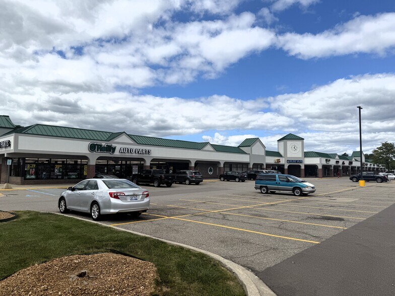 More Photos Of 44908-44954 Ford Rd, Canton Freestanding For Lease