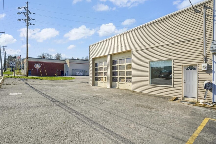More Photos Of 178 Columbia Tpke, Rensselaer Auto Repair For Sale
