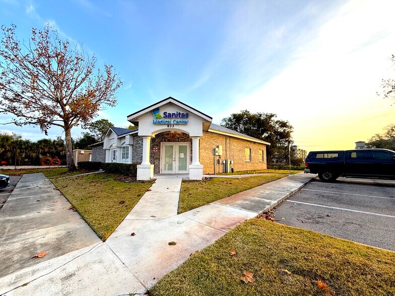 Primary Photo Of 833 E Oak St, Kissimmee Medical For Lease