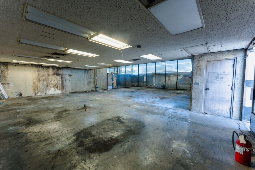 More Photos Of 917 Kokea St, Honolulu Office For Lease