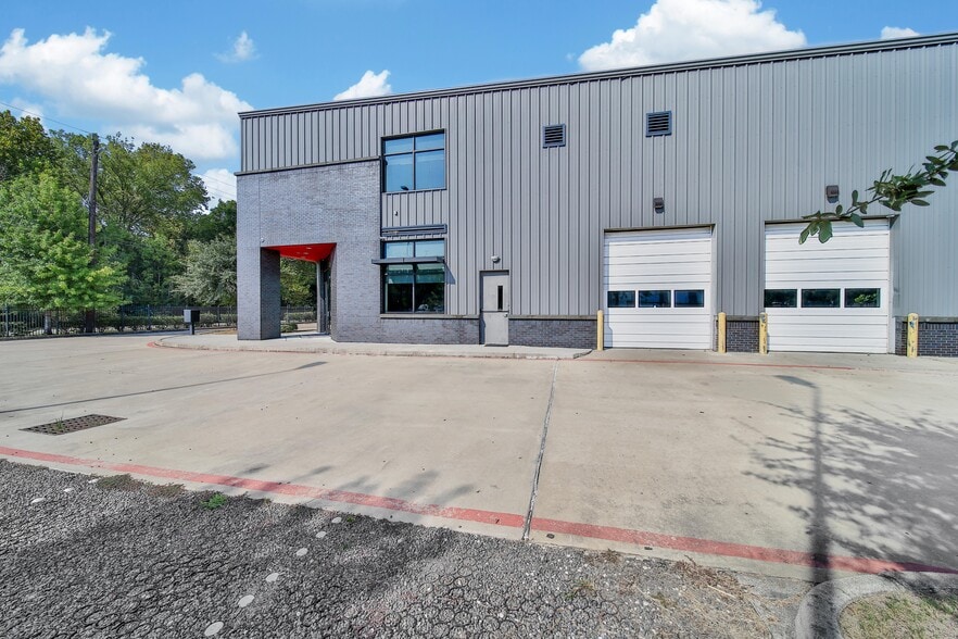 More Photos Of 5939 Albert Dr, Humble Light Distribution For Sale