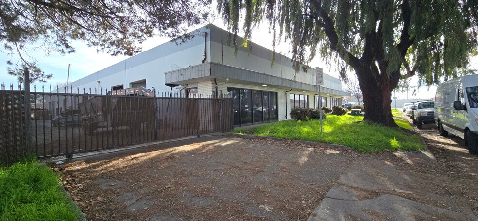 More Photos Of 23978 Connecticut St, Hayward Warehouse For Sale