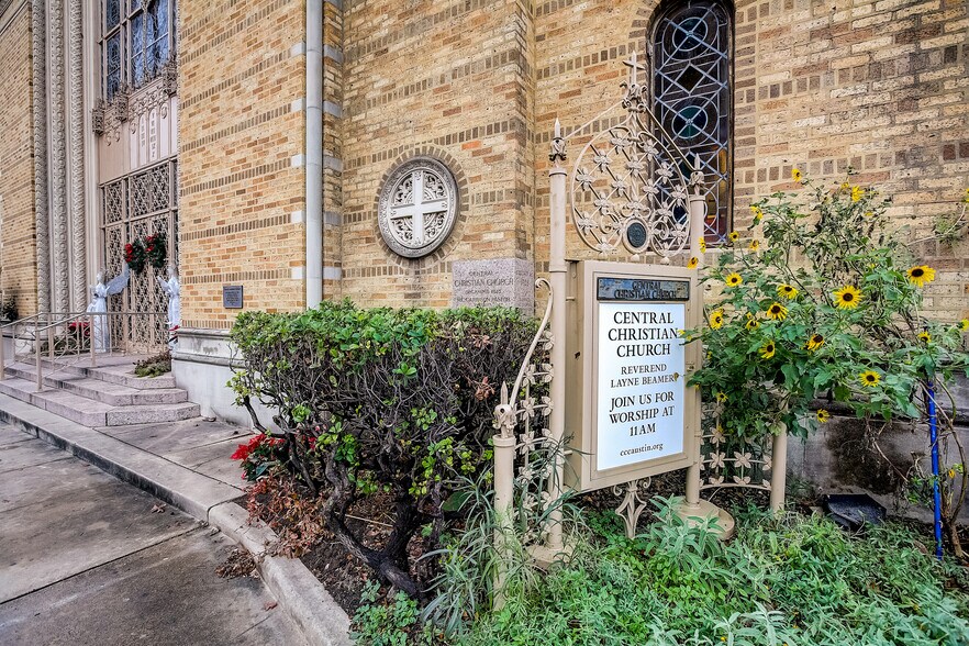 More Photos Of 1110 Guadalupe St, Austin Religious Facility For Lease