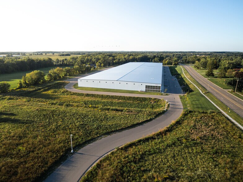 More Photos Of 3501 Fruit Ridge, Walker Manufacturing For Lease