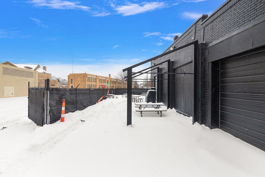More Photos Of 16387–16395 Harper ave @ Harper Ave and Whittier Ave, Detroit Bar For Sale