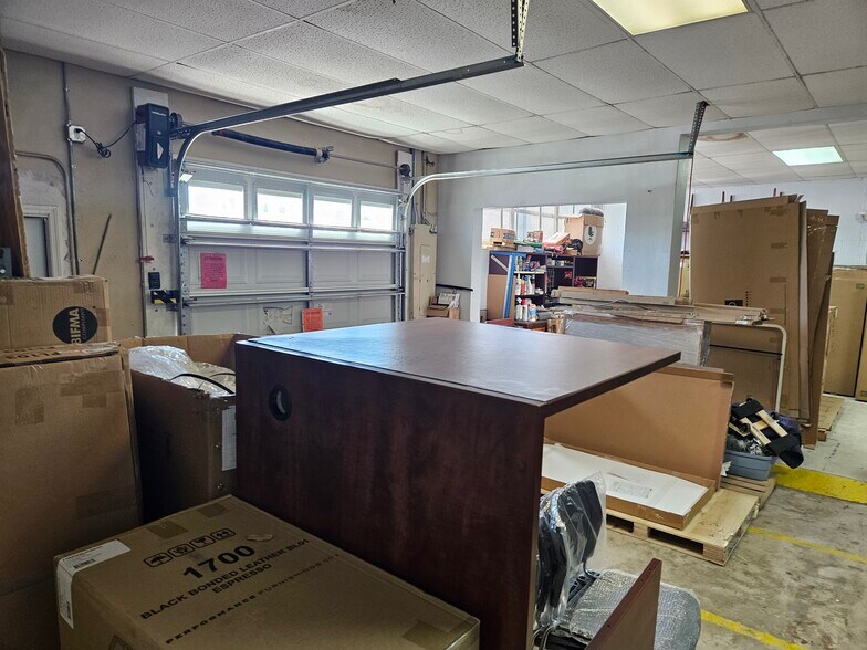 More Photos Of 27900 Industrial St, Bonita Springs Warehouse For Sale