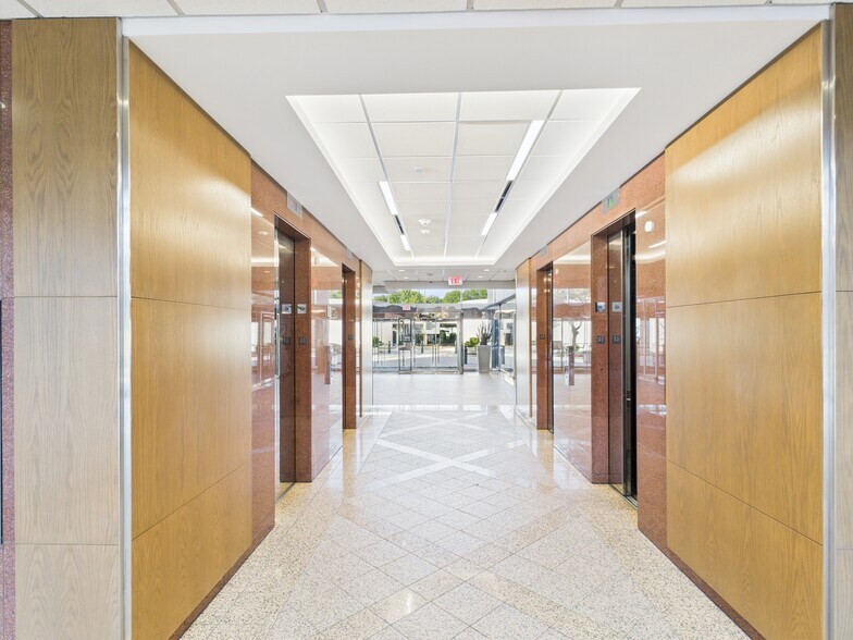 More Photos Of 2301 E Lamar Blvd, Arlington Unknown For Lease