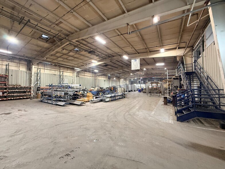 More Photos Of 100 E Industrial Dr, Cromwell Manufacturing For Sale