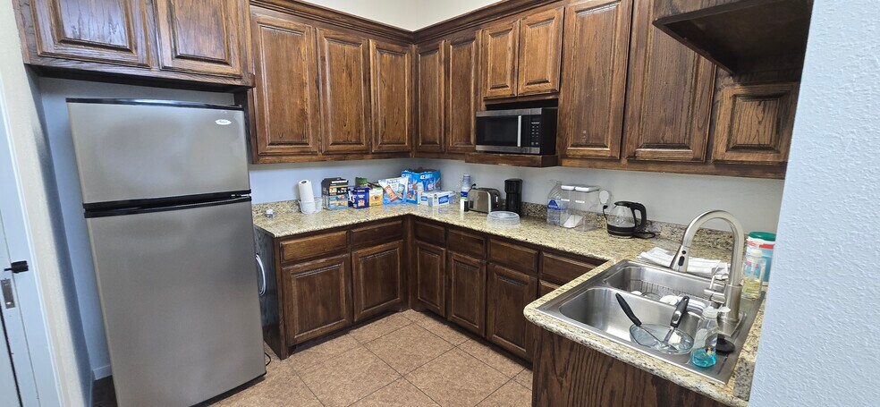 More Photos Of 208 N Highway 377, Roanoke Office For Lease