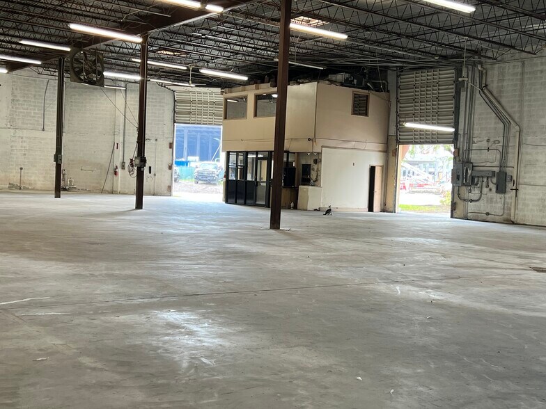 More Photos Of 2300 NW 34th Ave, Miami Warehouse For Sale