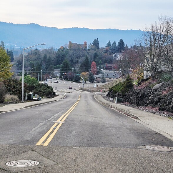 More Photos Of 2460 NW Troost St, Roseburg Medical For Lease