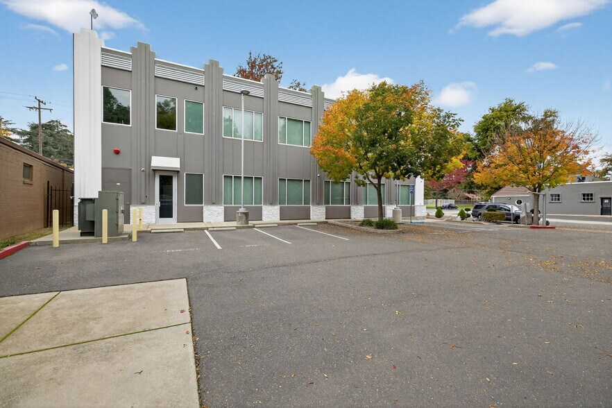 More Photos Of 2725 Riverside Blvd, Sacramento Loft Creative Space For Sale