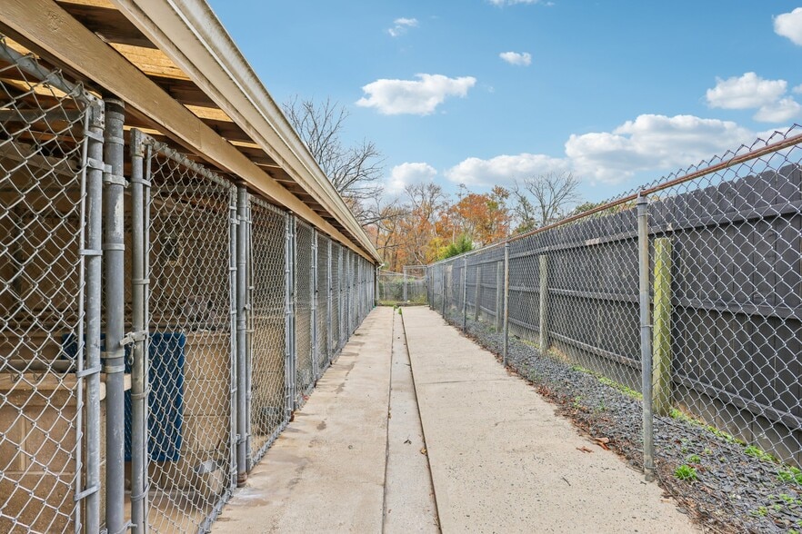 More Photos Of 170 S Hope Chapel Rd, Jackson Specialty For Sale