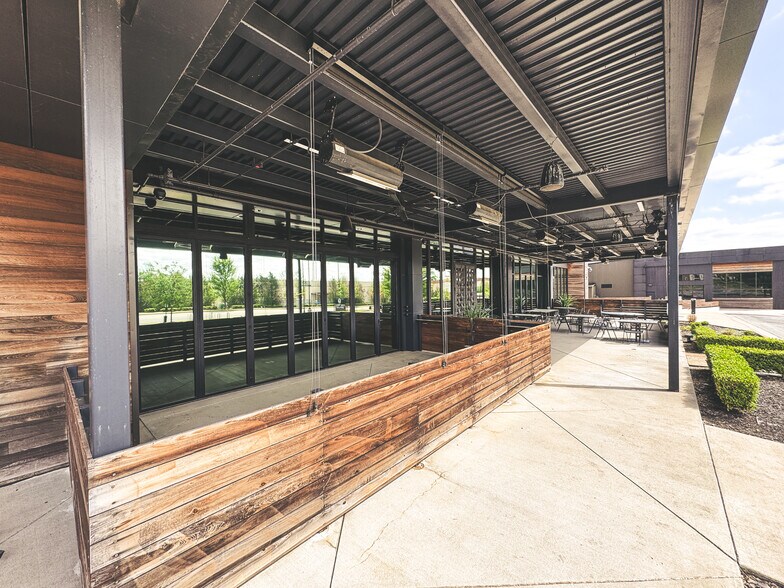 More Photos Of 2121 S Bellview Rd, Rogers Freestanding For Lease