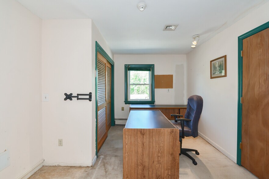 More Photos Of 152 Milford St, Upton Loft Creative Space For Sale