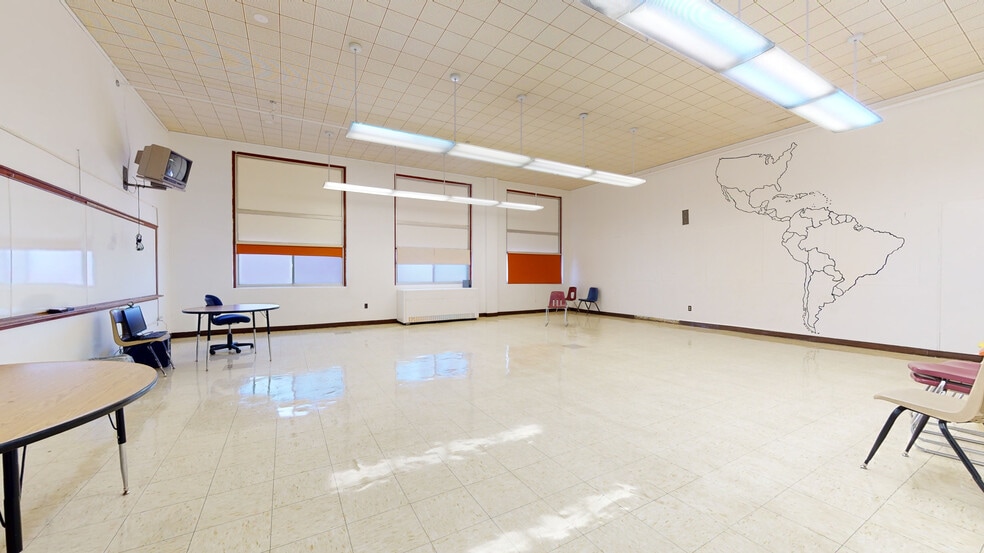 More Photos Of 410 Colorado Ave, Laurel Office For Sale