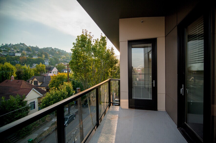 More Photos Of 2651 NW Thurman St, Portland Apartments For Sale