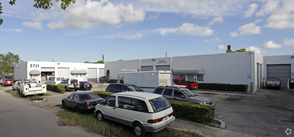 More Photos Of 5721 Funston St, Hollywood Warehouse For Lease