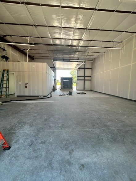 More Photos Of 3396 Kegley rd, Temple Showroom For Lease