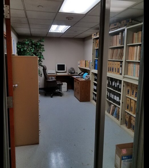 More Photos Of 1326 Industrial Dr, Lake in the Hills Distribution For Sale