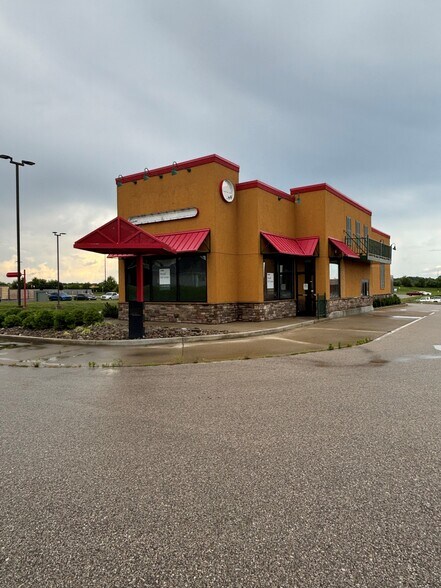 More Photos Of 1315 E Hackberry St, Salem Fast Food For Lease