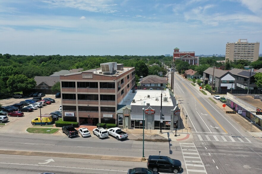 More Photos Of 1005 W Jefferson Blvd, Dallas Loft Creative Space For Lease