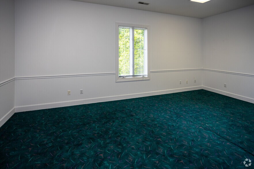 More Photos Of 236 Miller Ave, Crossville Medical For Sale