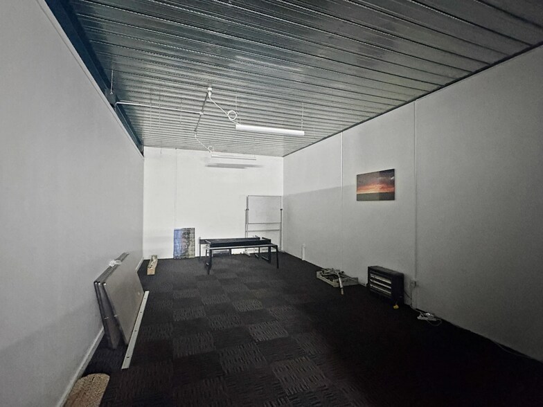 More Photos Of 221-223 Old Hume Hwy, Mittagong Showroom For Lease